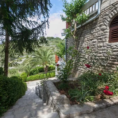 Apartmán Star - With Swimming Pool Stomorska