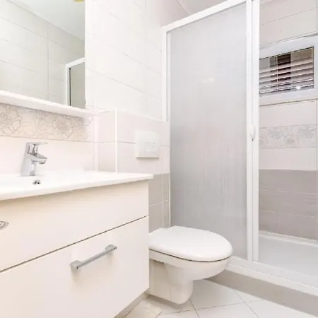 Apartmán Star - With Swimming Pool