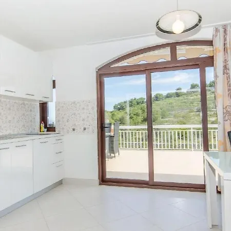 Apartmán Star - With Swimming Pool Stomorska