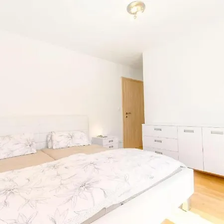 Apartmán Star - With Swimming Pool *