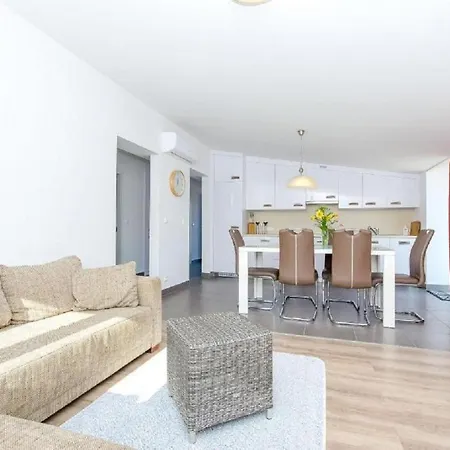 Apartmán Star - With Swimming Pool *