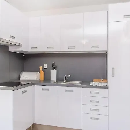 Apartmán Star - With Swimming Pool Stomorska