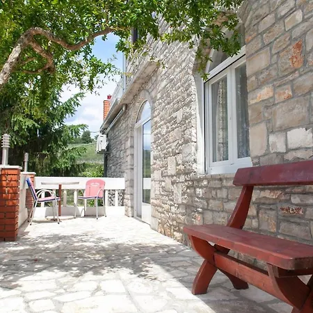 Apartmán Star - With Swimming Pool Stomorska