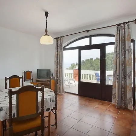 Apartmán Star - With Swimming Pool Stomorska