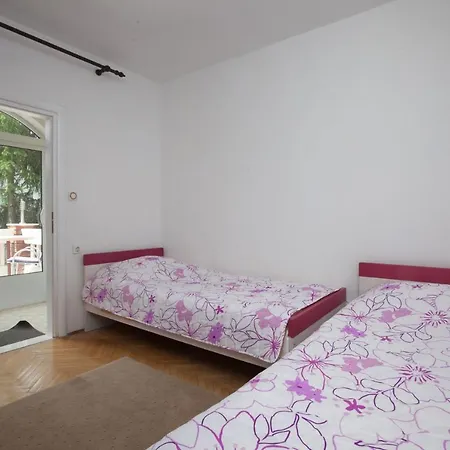 Apartmán Star - With Swimming Pool Stomorska