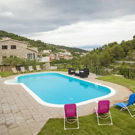 Apartmán Star - With Swimming Pool Stomorska